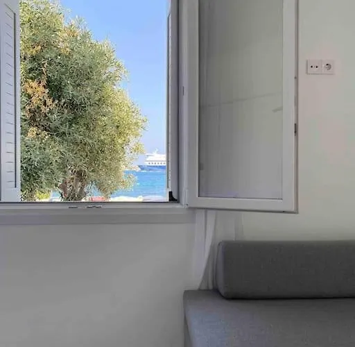 31 Seafront Parikia (Paros)