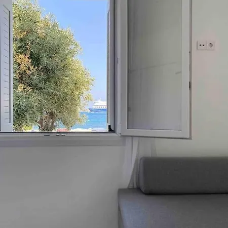 31 Seafront Parikia (Paros)